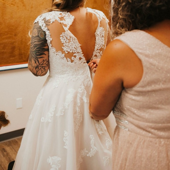 BEAUTIFUL WEDDING DRESS - Picture 4 of 14